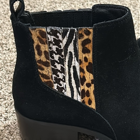 CROWN VINTAGE Tolana black suede animal print ankle booties size 8.5 - Picture 4 of 16